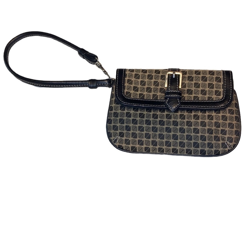 Patterned small wristlet.
